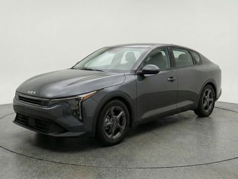Used 2025 Kia K4 FWD image 3