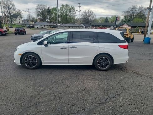 Used 2024 Honda Odyssey Elite image 3