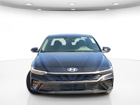 New 2025 Hyundai Elantra SEL image 2