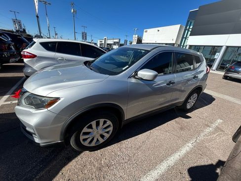 Used 2020 Nissan Rogue S image 1
