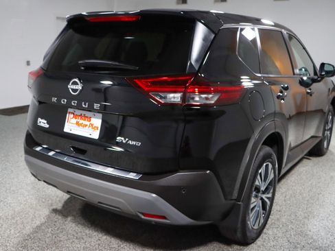 Used 2023 Nissan Rogue SV image 7