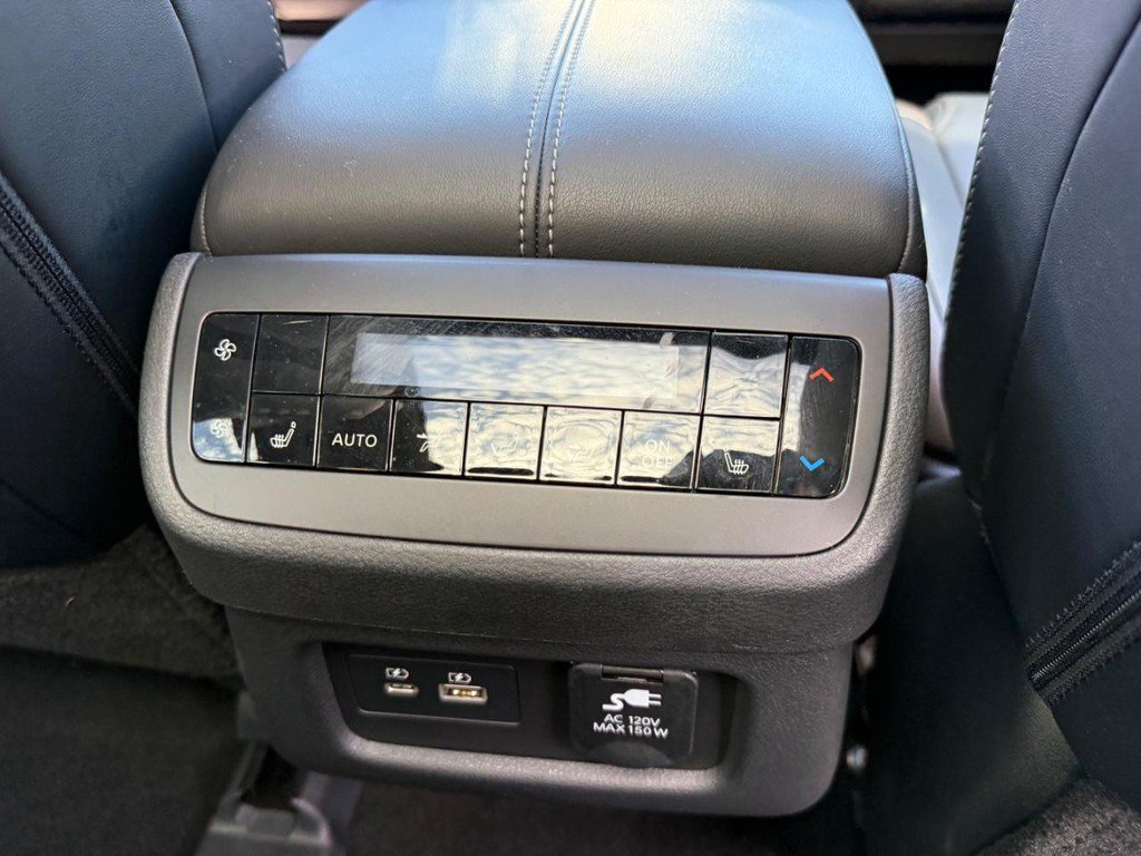 Used 2024 Nissan Pathfinder Platinum w/ Lighting Package (N93) AWD/4WD image 12