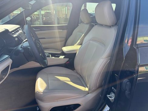 Used 2024 Jeep Grand Cherokee Limited w/ Black Appearance Package AWD/4WD image 13