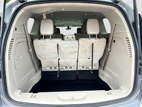 Used 2021 Chrysler Pacifica Touring-L image 28