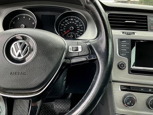 Used 2015 Volkswagen Golf S image 12