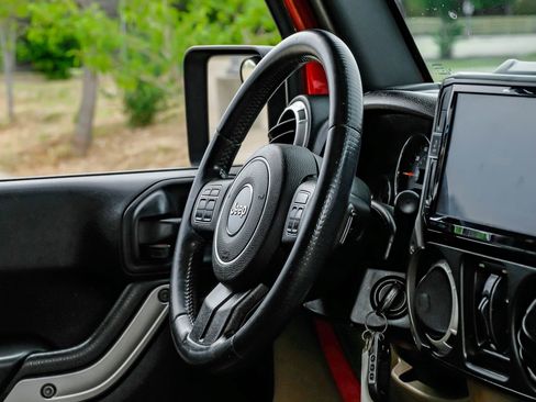 Used 2015 Jeep Wrangler Unlimited Sahara w/ Max Tow Package AWD/4WD image 16