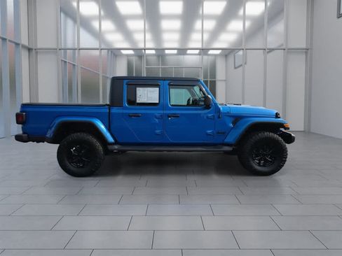 Used 2023 Jeep Gladiator Sport AWD/4WD image 2