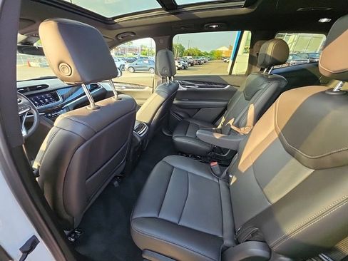 Used 2024 Cadillac XT6 Premium Luxury w/ Technology Package AWD/4WD image 27