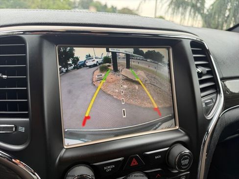 Used 2015 Jeep Grand Cherokee Overland w/ Advanced Technology Group AWD/4WD image 13