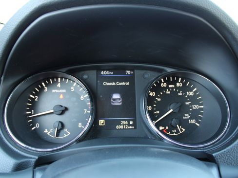 Used 2021 Nissan Rogue Sport SV image 16