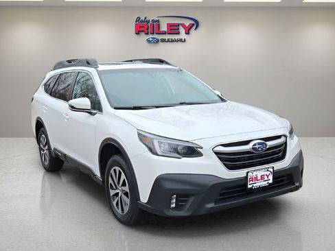 Used 2022 Subaru Outback Premium image 7