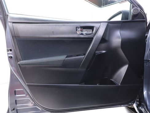 Used 2019 Toyota Corolla LE image 21