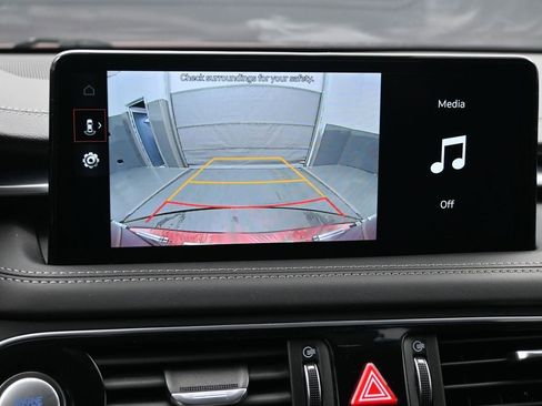 Used 2023 Genesis G70 2.0T image 18