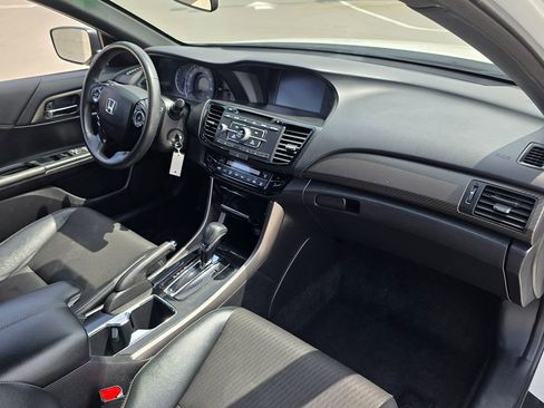 Used 2017 Honda Accord Sport image 8