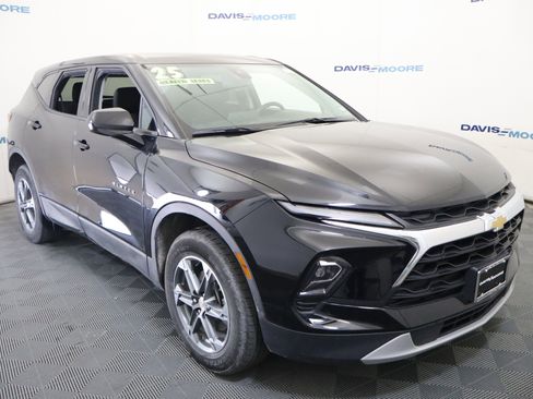 Used 2025 Chevrolet Blazer LT image 4