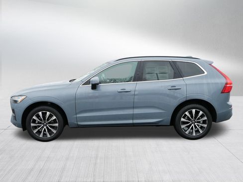 Used 2023 Volvo XC60 B5 Core image 4