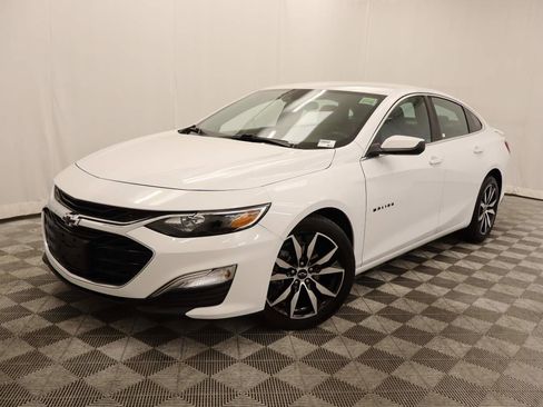 Used 2025 Chevrolet Malibu RS FWD image 1