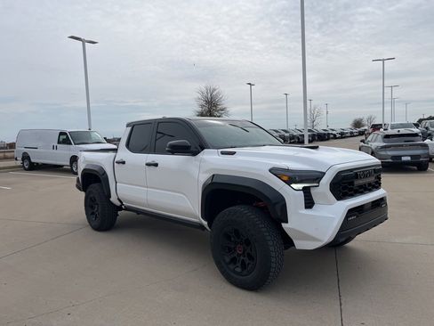 Used 2025 Toyota Tacoma TRD Sport image 10
