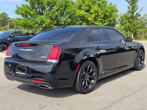 Used 2020 Chrysler 300 Touring w/ Sport Appearance Package RWD image 7