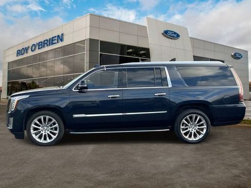 Used 2019 Cadillac Escalade ESV Luxury AWD/4WD image 2