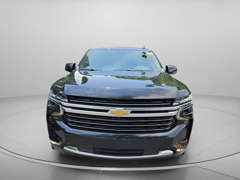Used 2023 Chevrolet Suburban LT w/ LT Signature Plus Package AWD/4WD image 3
