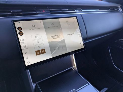 New 2026 Land Rover Range Rover SE image 11