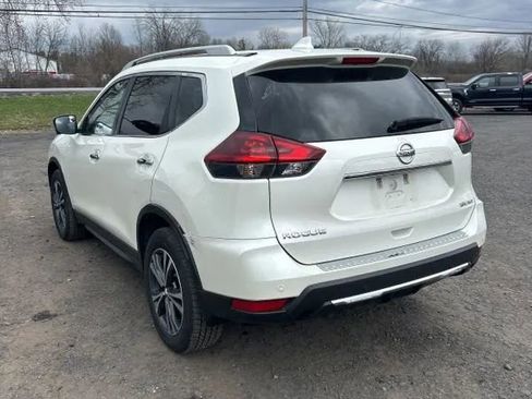 Used 2019 Nissan Rogue SV w/ Premium Package image 3