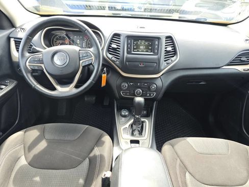 Used 2016 Jeep Cherokee Latitude w/ Cold Weather Group AWD/4WD image 19