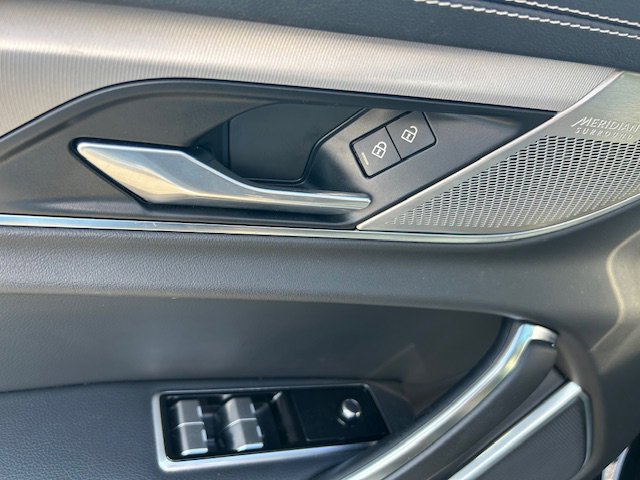 Certified 2022 Jaguar XF R-Dynamic SE AWD/4WD image 13