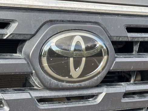 Used 2018 Toyota Tacoma SR5 RWD image 44