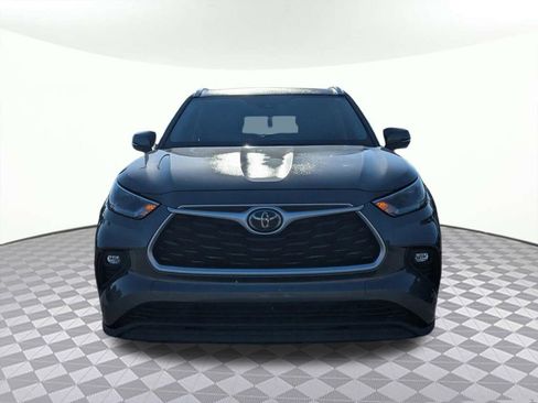Used 2021 Toyota Highlander XLE FWD image 8
