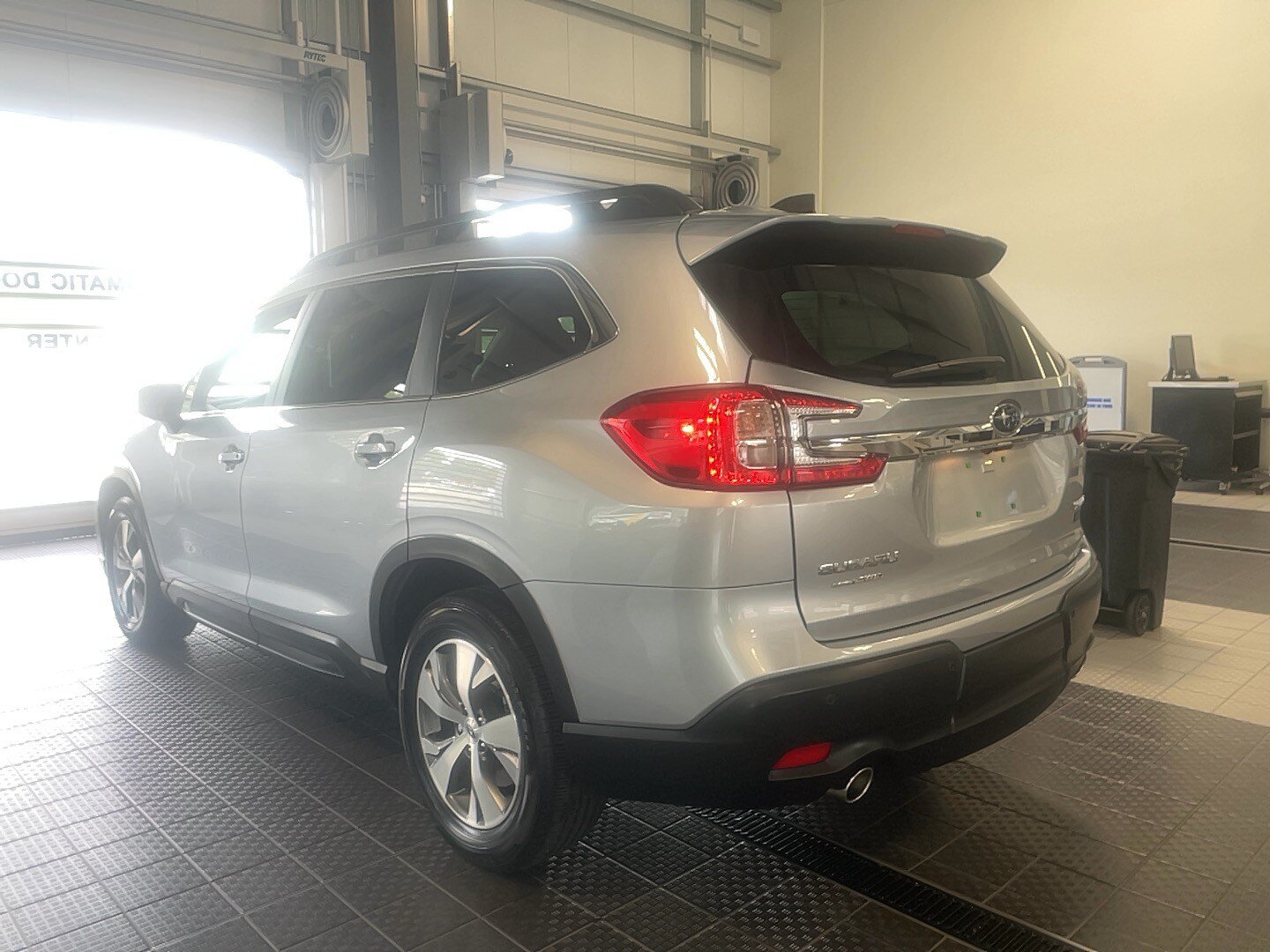 Used 2025 Subaru Ascent Premium AWD/4WD image 9