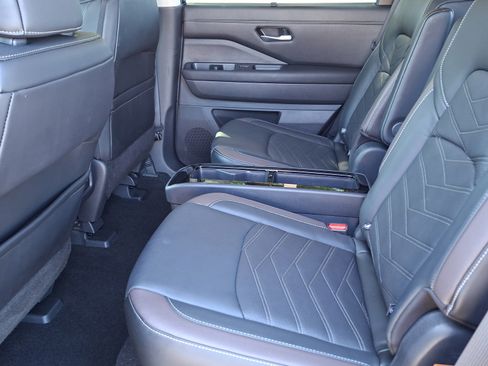 Certified 2024 Nissan Pathfinder Platinum image 20