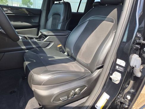 Used 2023 Jeep Grand Cherokee Altitude AWD/4WD image 23