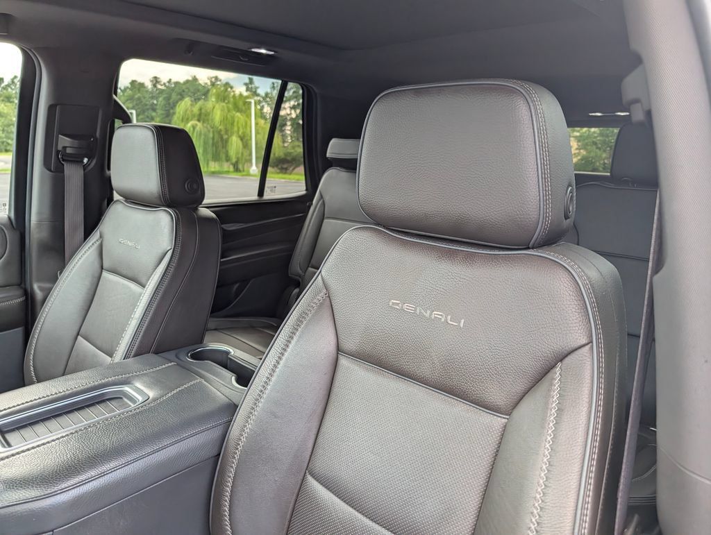 Used 2021 GMC Yukon Denali w/ Denali Premium Package AWD/4WD image 21