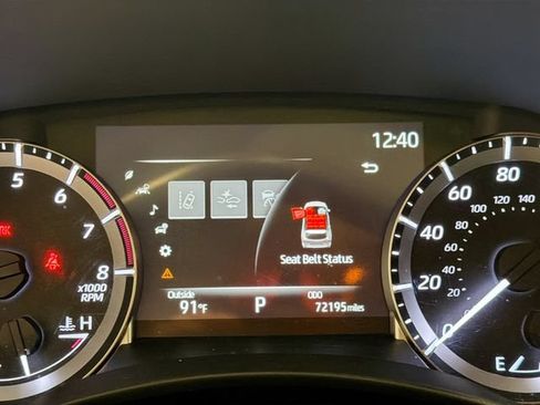 Used 2023 Toyota Highlander XLE AWD/4WD image 10