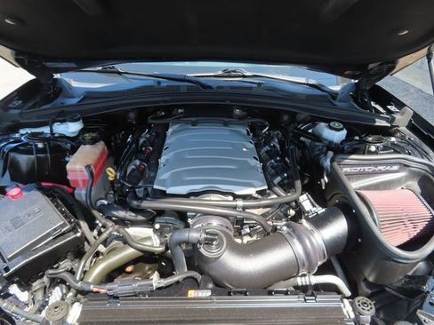 Used 2018 Chevrolet Camaro SS RWD image 10