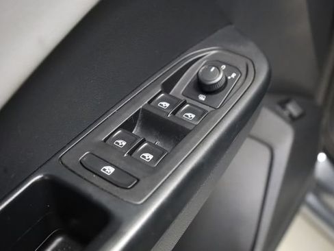 Used 2023 Volkswagen Taos SE w/ Panoramic Sunroof Package AWD/4WD image 19