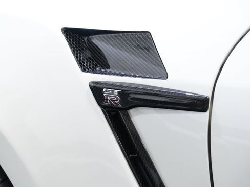 Used 2017 Nissan GT-R Premium AWD/4WD image 22