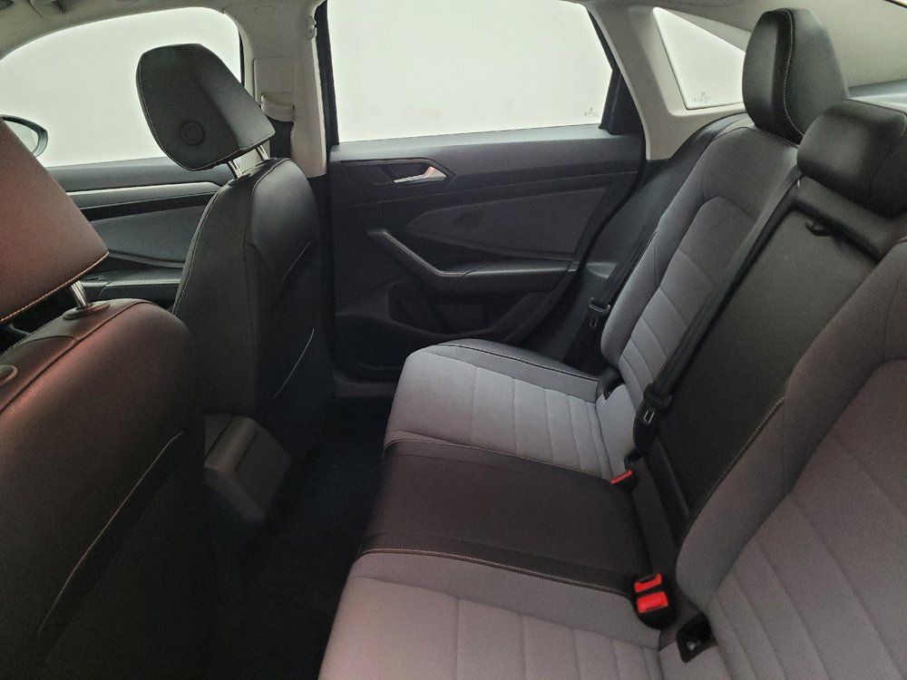 Used 2025 Volkswagen Jetta SE FWD image 18
