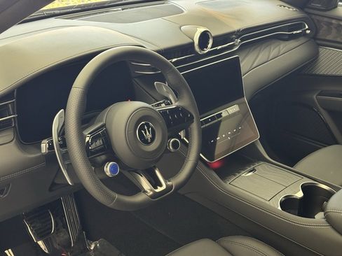 New 2025 Maserati Grecale Modena image 8