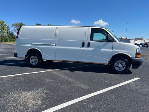 Used 2019 Chevrolet Express 3500 w/ Driver Convenience Package image 5