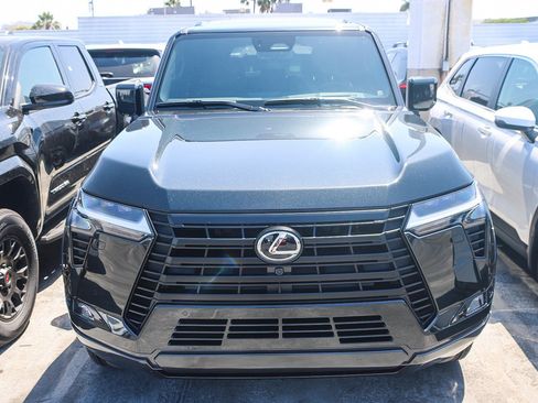 Used 2025 Lexus GX 550 w/ Cold Area Package AWD/4WD image 3