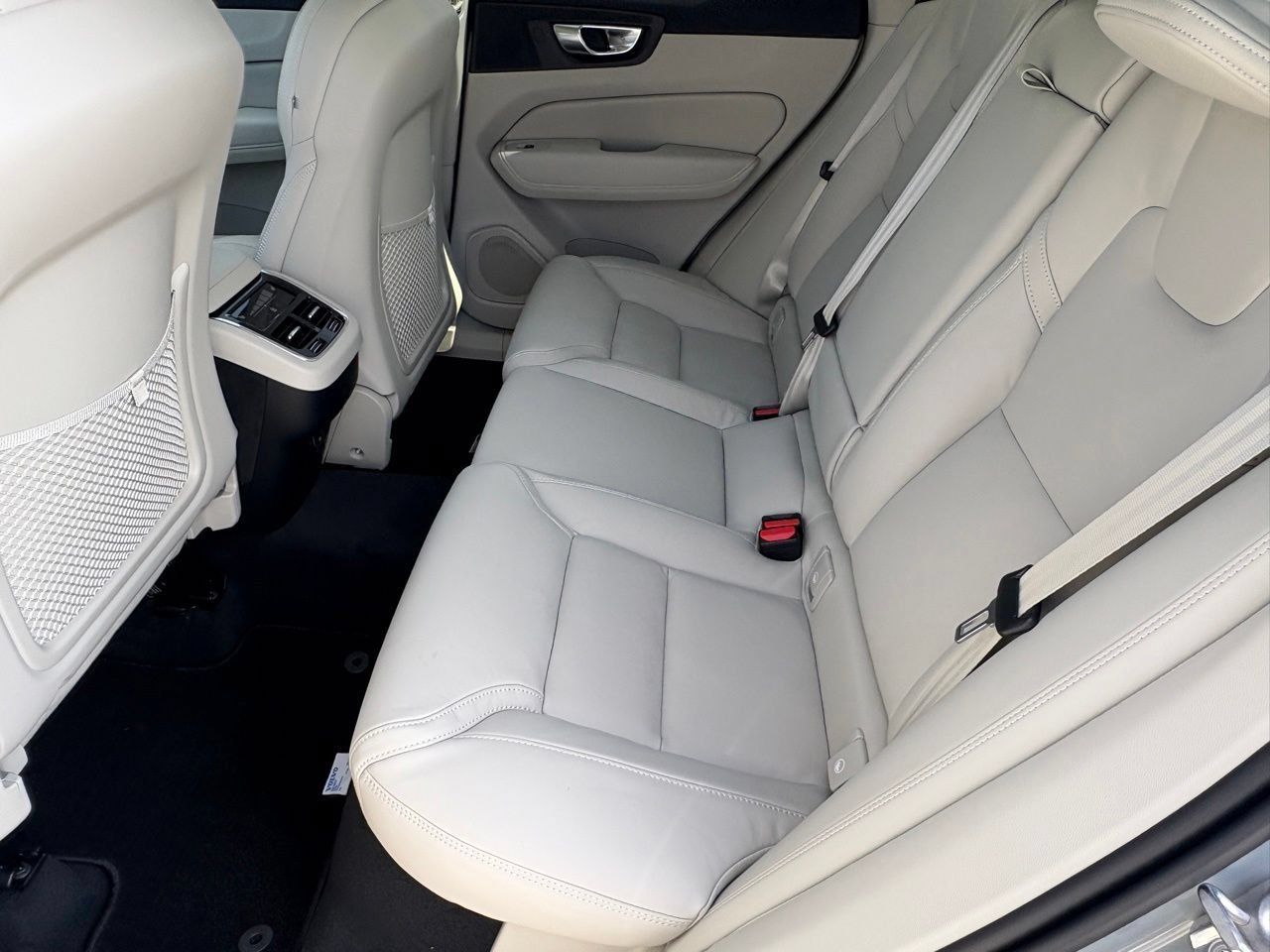 New 2026 Volvo XC60 B5 Ultra w/ Protection Package Premier AWD/4WD image 22