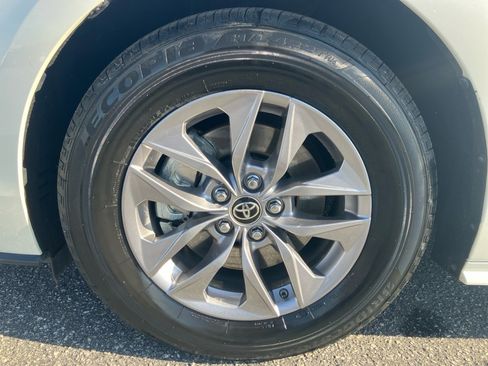 Used 2021 Toyota Sienna XLE image 30