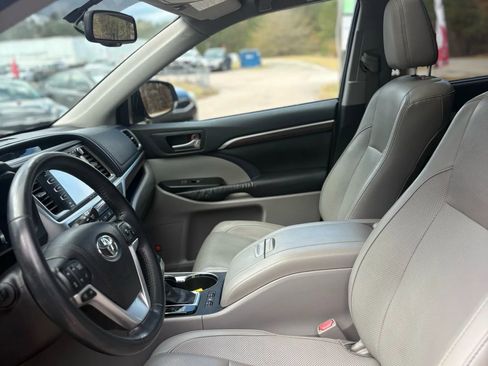 Used 2015 Toyota Highlander Limited Platinum image 45