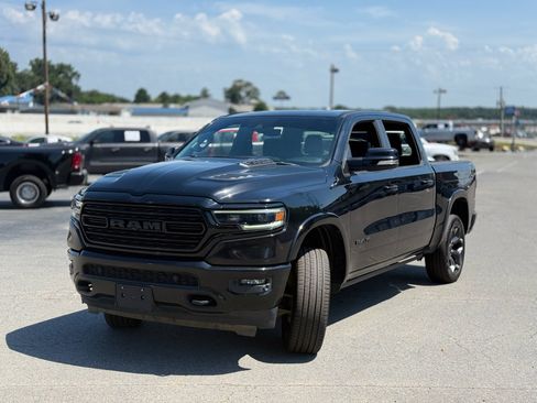 Used 2020 RAM 1500 Limited w/ Black Appearance Package AWD/4WD image 3