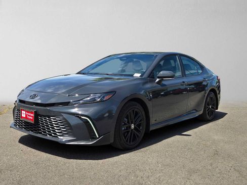 Used 2025 Toyota Camry SE AWD/4WD image 8