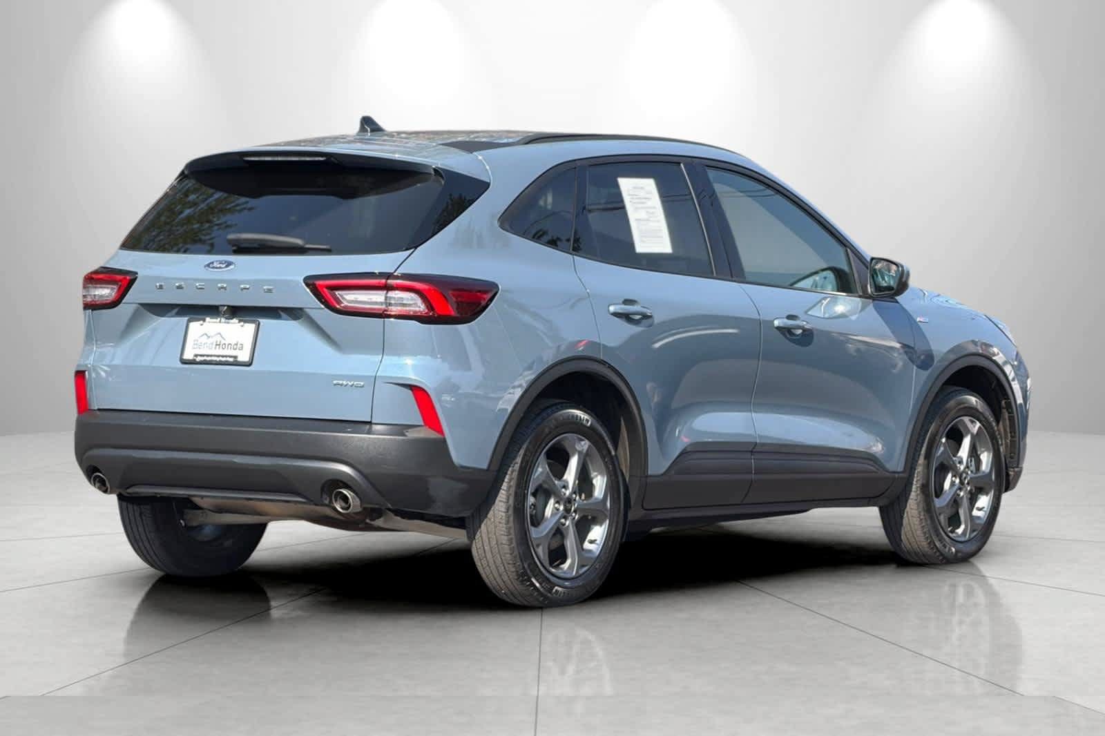 Used 2025 Ford Escape ST-Line Select AWD/4WD image 2