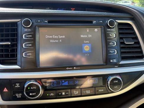 Used 2014 Toyota Highlander XLE AWD/4WD image 15